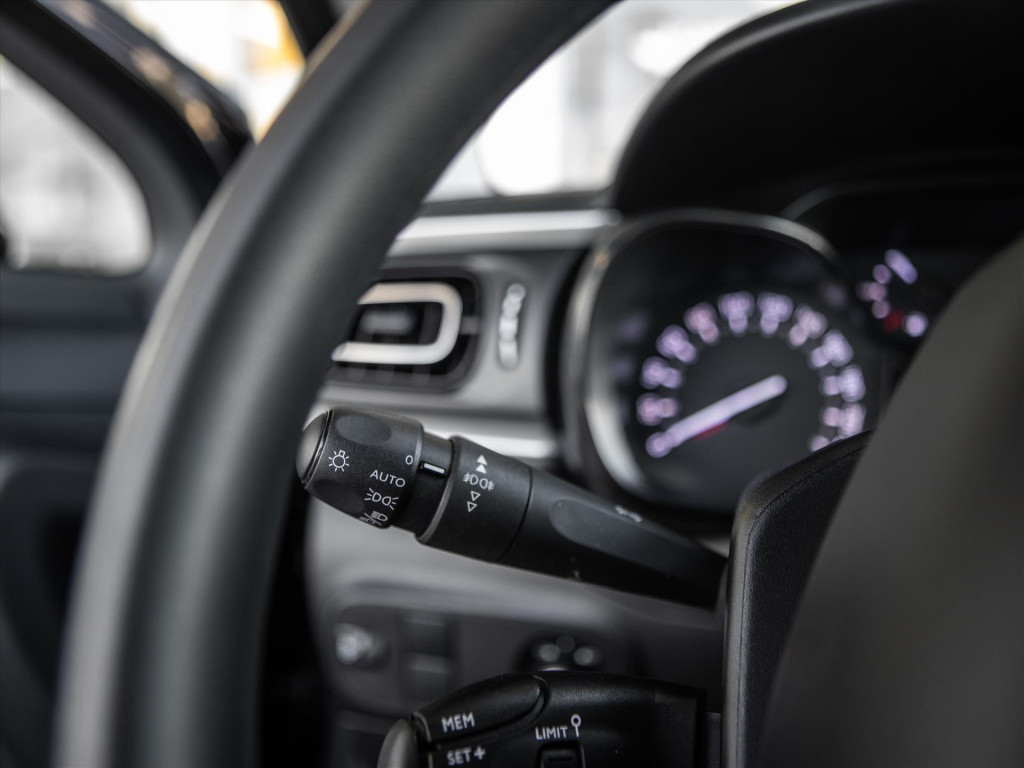 Citroen C3 1.2 puretech 83pk shine | stoelverwarming | carplay | park. sens