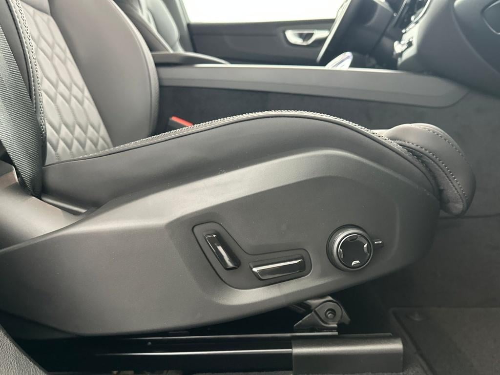 Volvo XC60 t6 awd gt plus dark | 360 camera | charcoal hemelbekleding