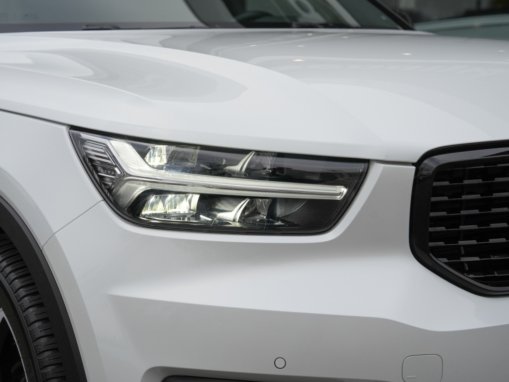 Volvo XC40 t4 190pk r-design| panodak| 360camera| 20''inch| navi| 2 zone cl
