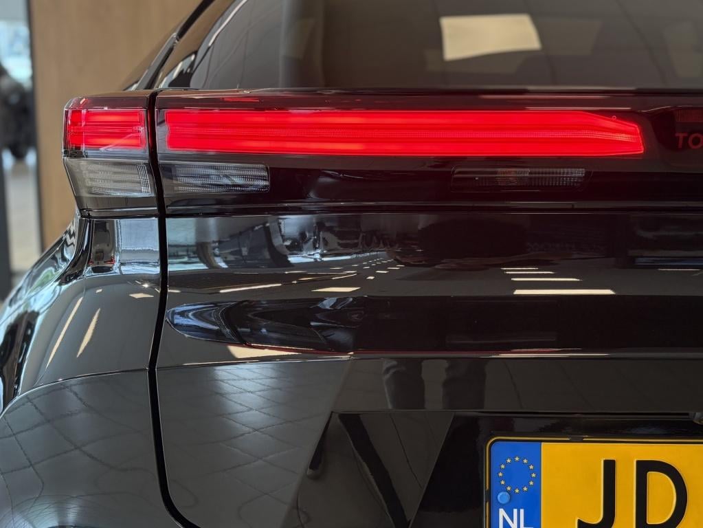 Toyota C-hr 1.8 hybrid 140 dyn