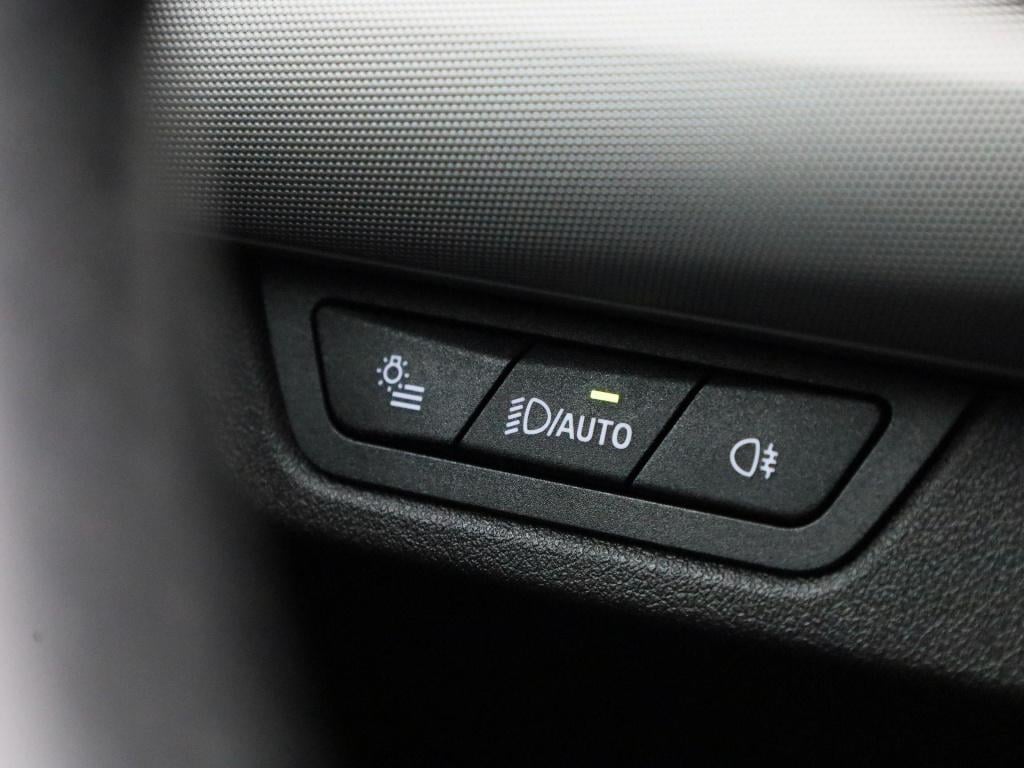 BMW X1 xdrive25e | automaat | lmv | parkeer sensoren | virtual cockpit | ca