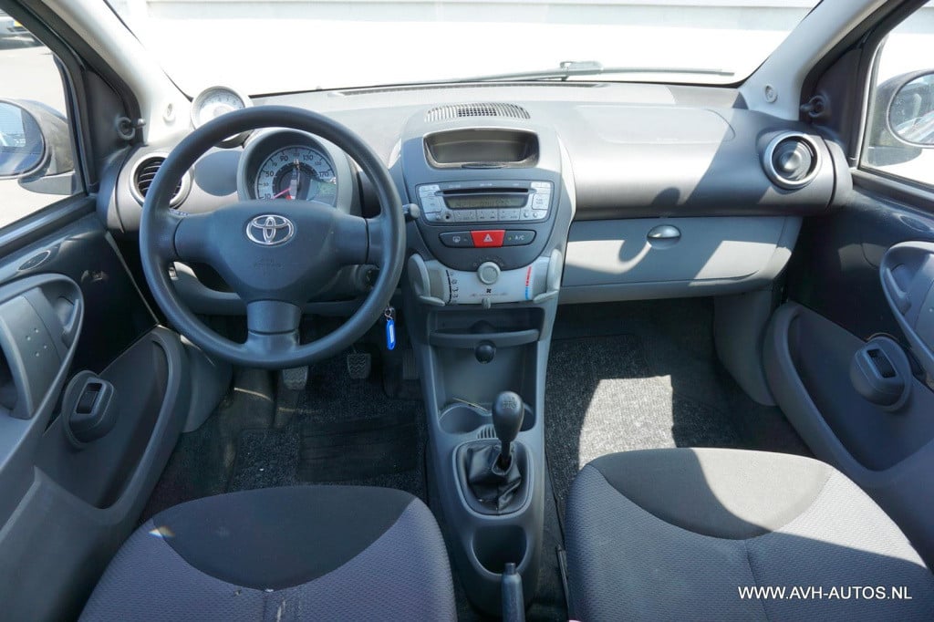 Toyota Aygo 1.0-12v sport