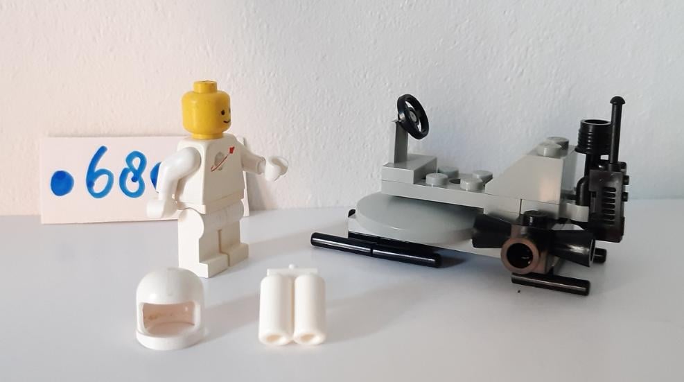 Lego Classic Space 6801: Space Scooter met astronaut