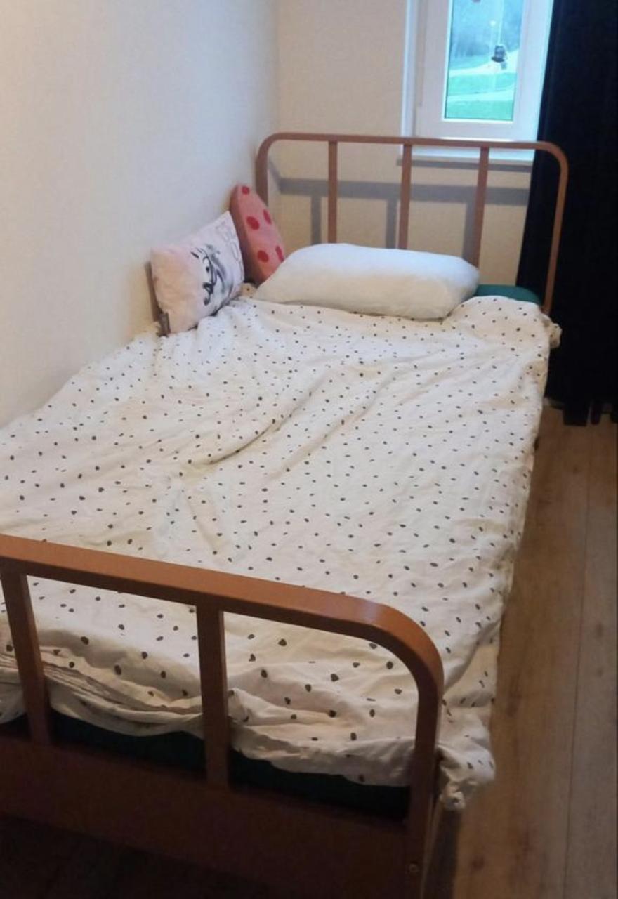 Eenpersoonsbed    hele mooie kleur