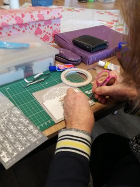 Kaartenmakers gezocht, waarbij gezelligheid en kaarten samen gaan