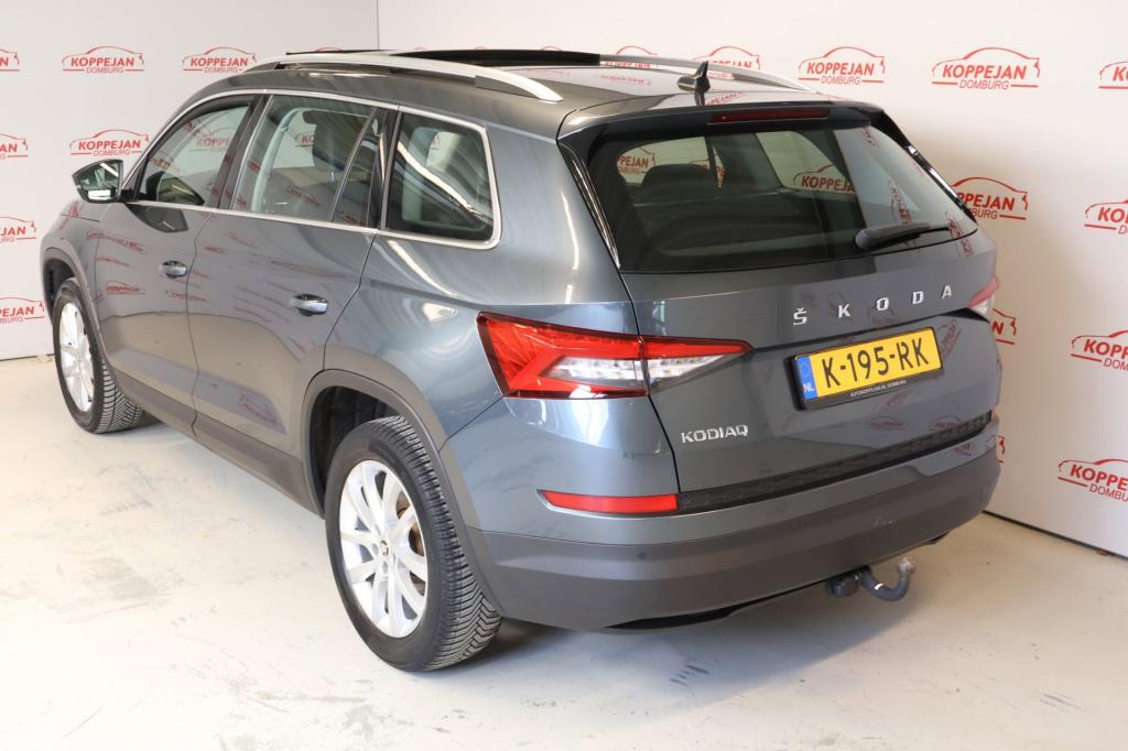 Skoda Kodiaq 1.5 tsi business edition nl auto, trekhaak, stoel en stuur ver