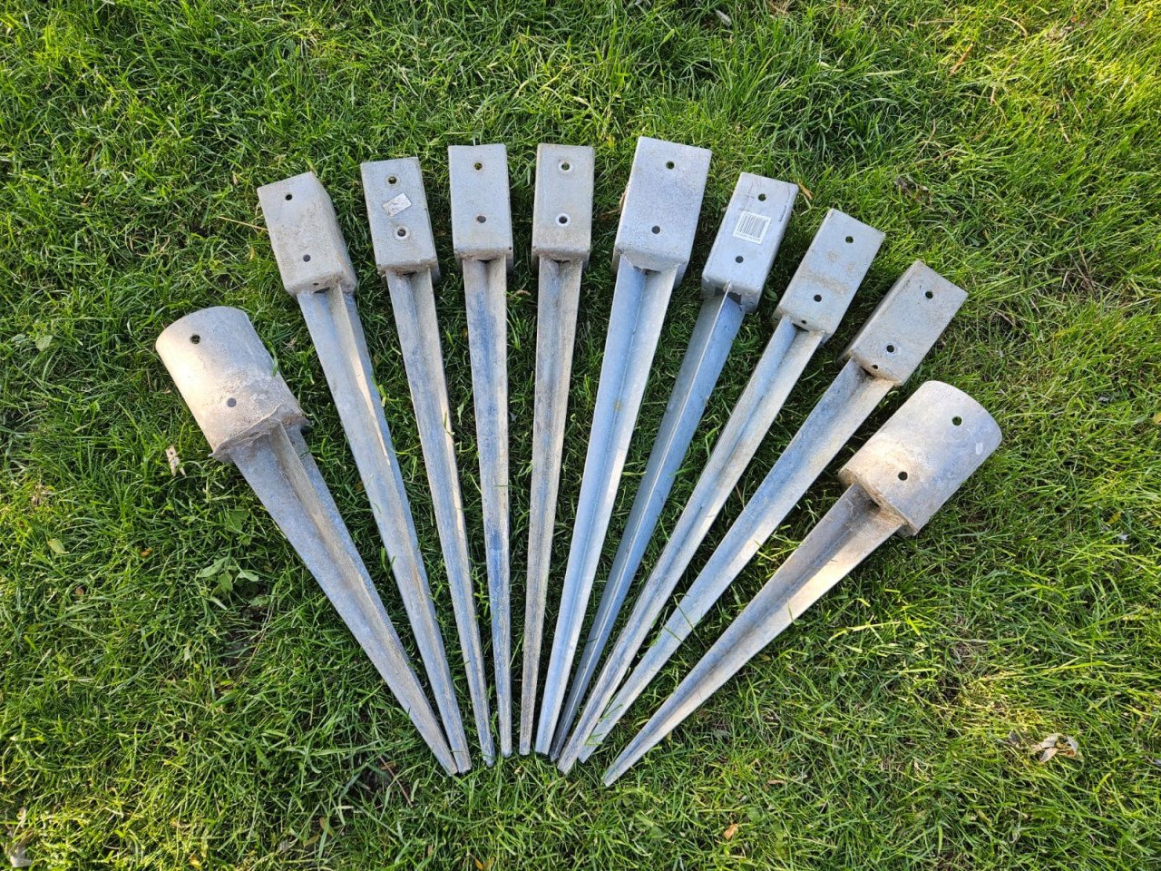 Paalhouder, Grondanker voor tuinscherm of schuttingpalen 10 stuks.