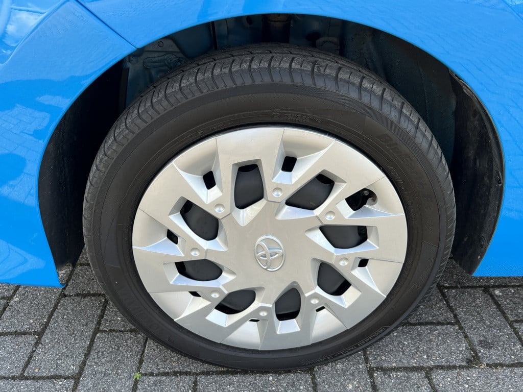 Toyota Aygo 1.0 vvt-i x-play ltd | dealeronderhouden | airco |