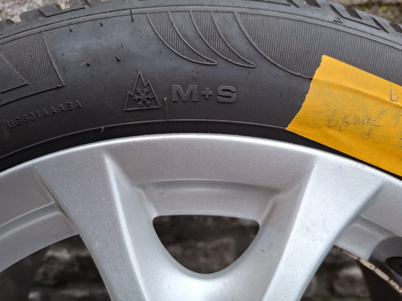 Autobanden met velg Alfa Mito