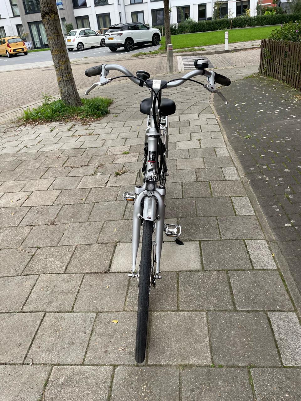 Elektrische damesfiets.