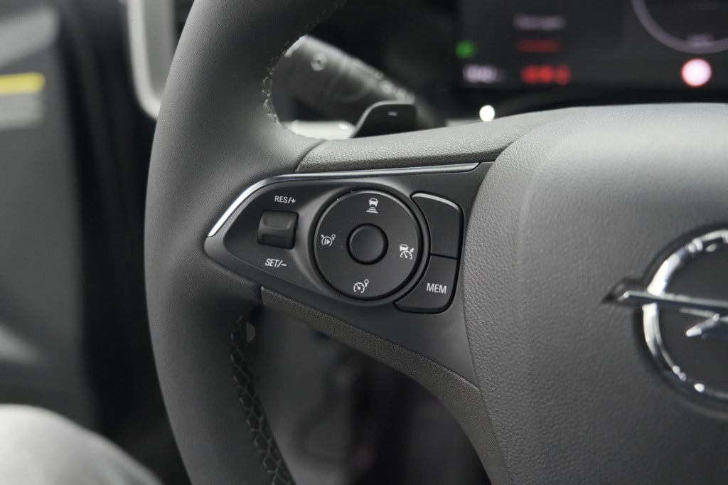 Opel Mokka turbo 130 at ultimate | camera | dodehoekdetectie | massage | ad
