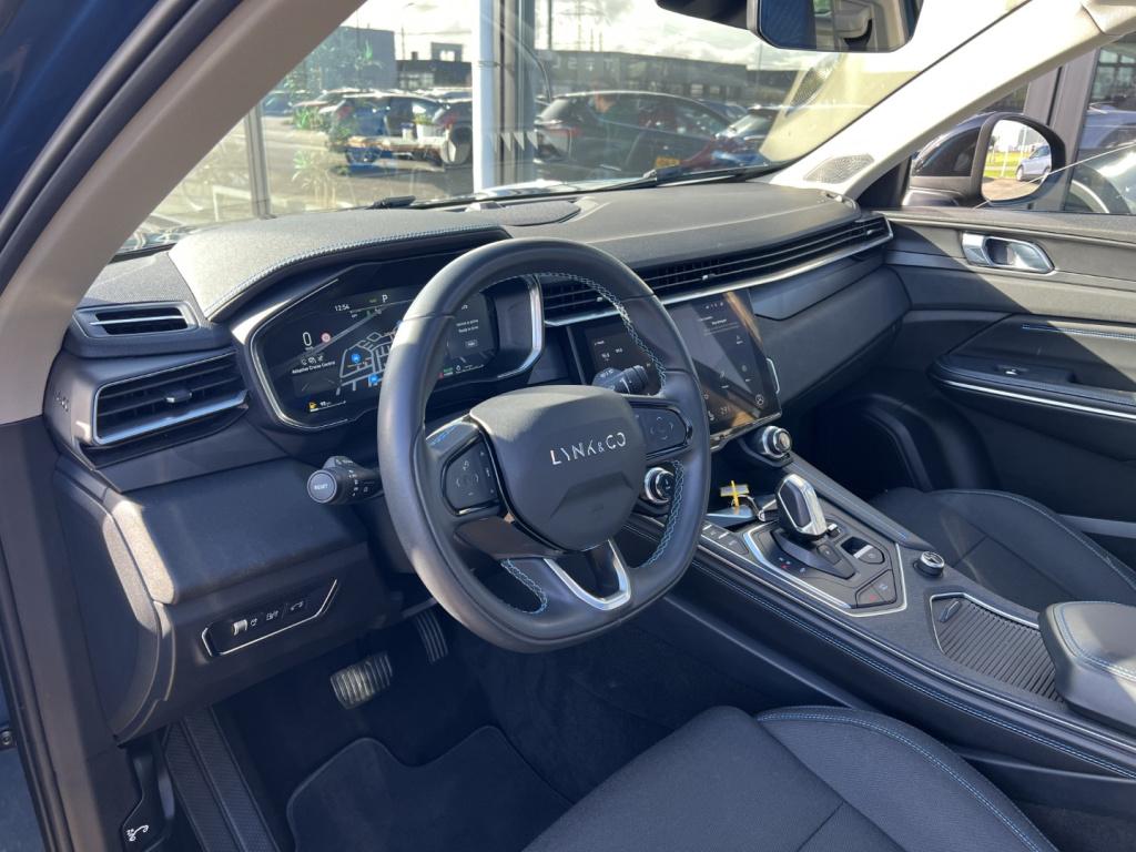 Lynk & Co 01 1.5 261pk phev , 360gr camera , pano dak , adaptive cc , car p