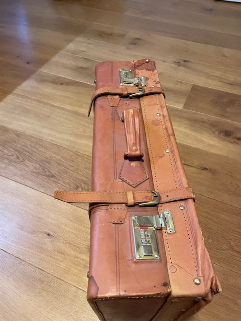 Oldtimer koffer (leder) voor achterop.
