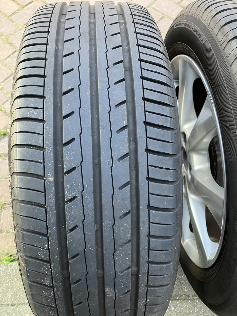 Winterbanden en originele velgen Toyota Avensis