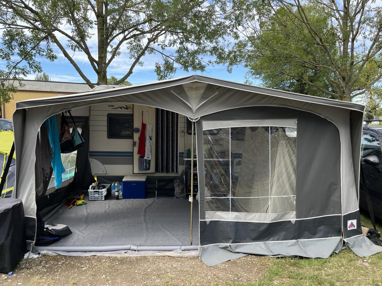 Hobby De Luxe Easy 450 bouwjaar 2002 – Zeer compleet