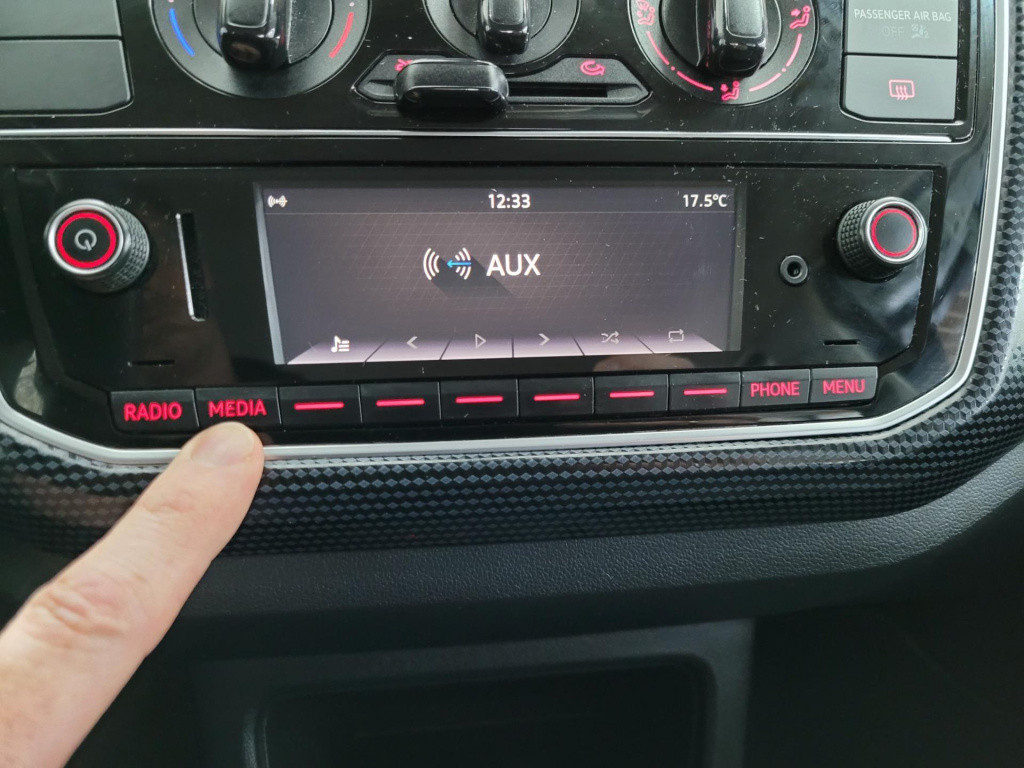 Volkswagen UP! 1.0 bmt | sportvelgen | zwart | airco | bluetooth audio | 5 