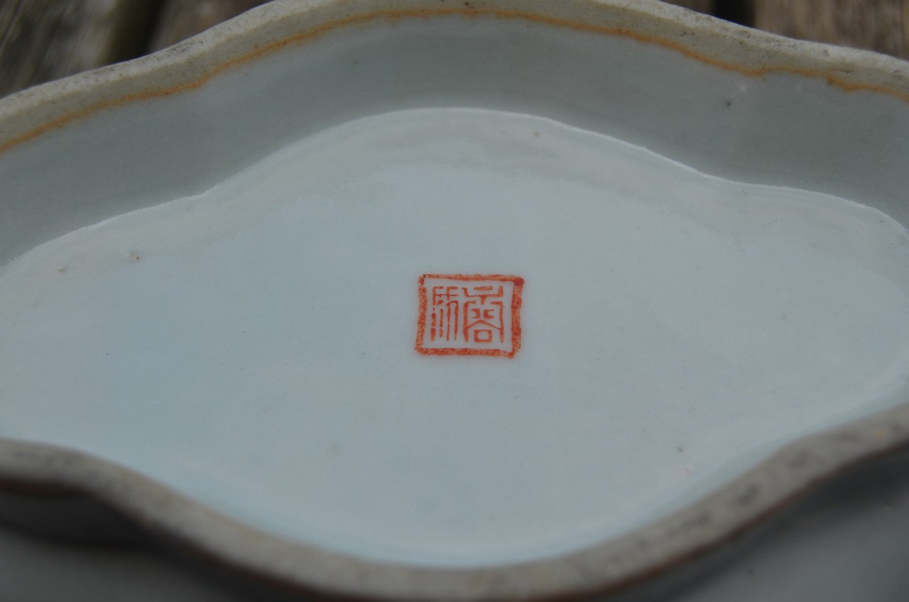 Chinees gelobd porseleinen schaaltje met zegelmerk