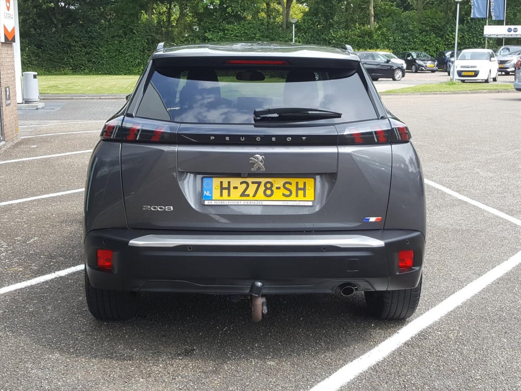 Peugeot 2008 1.2 puretech 100pk allure navigatie | trekhaak | cruise & clim