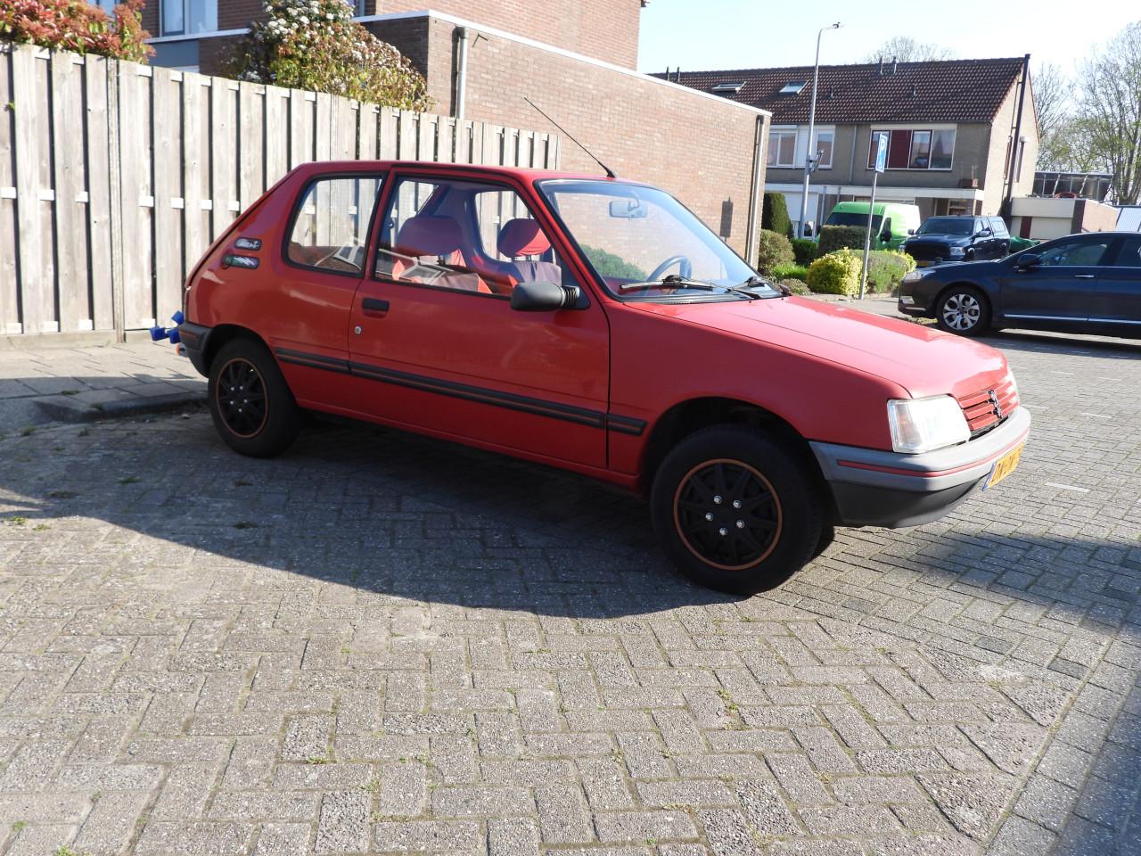 Peugeot 205 Accent 1.1  Rood