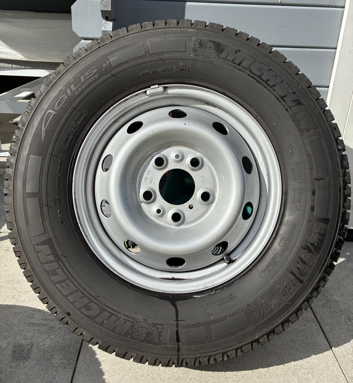 Michelin Agilis camping 225/75-16 set