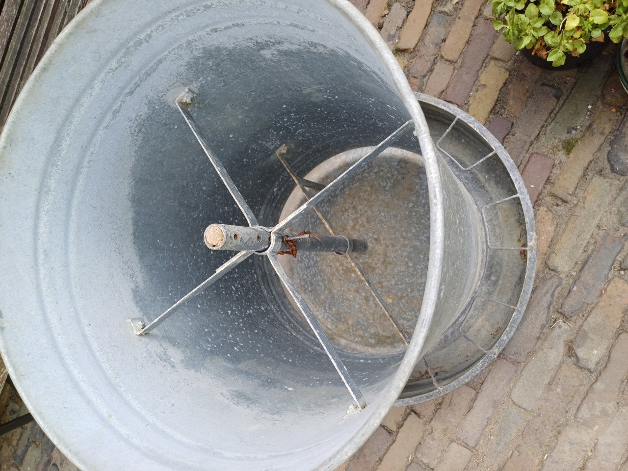 Voerbak, voersilo Pluimvee