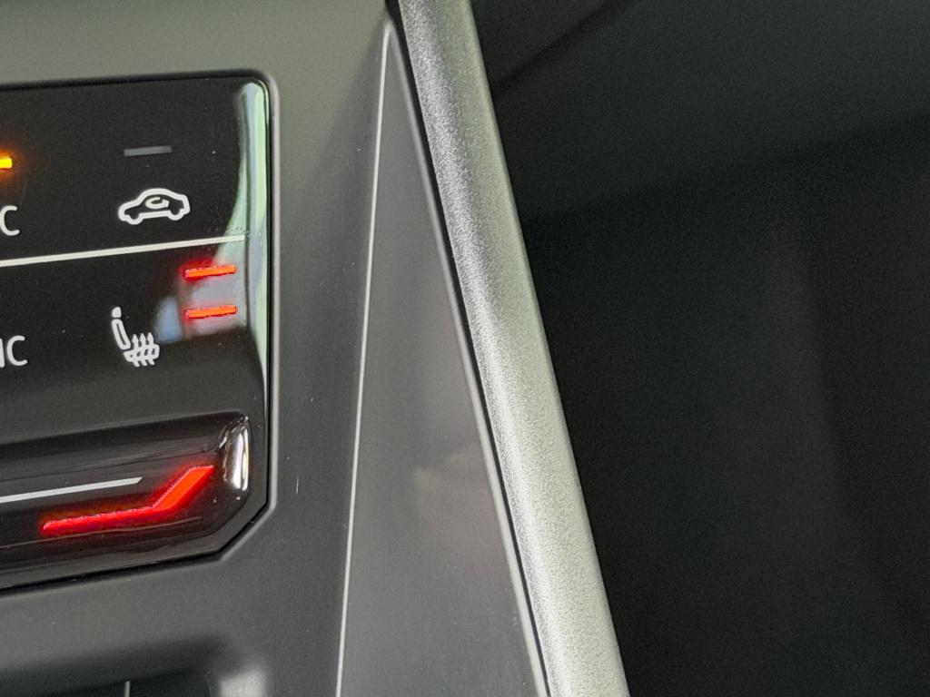 Volkswagen Polo 1.0 tsi r-line | iq light | carplay | camera | climate | st