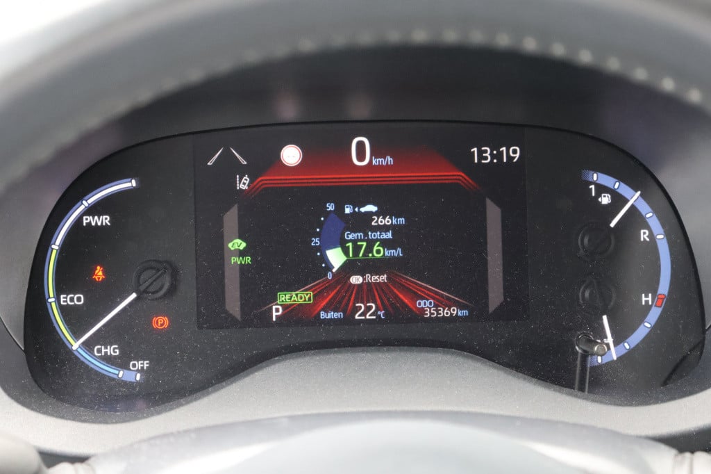 Toyota Yaris Cross 1.5 hybrid 4 x 4 l trekhaak i head-up i camera i stoelve
