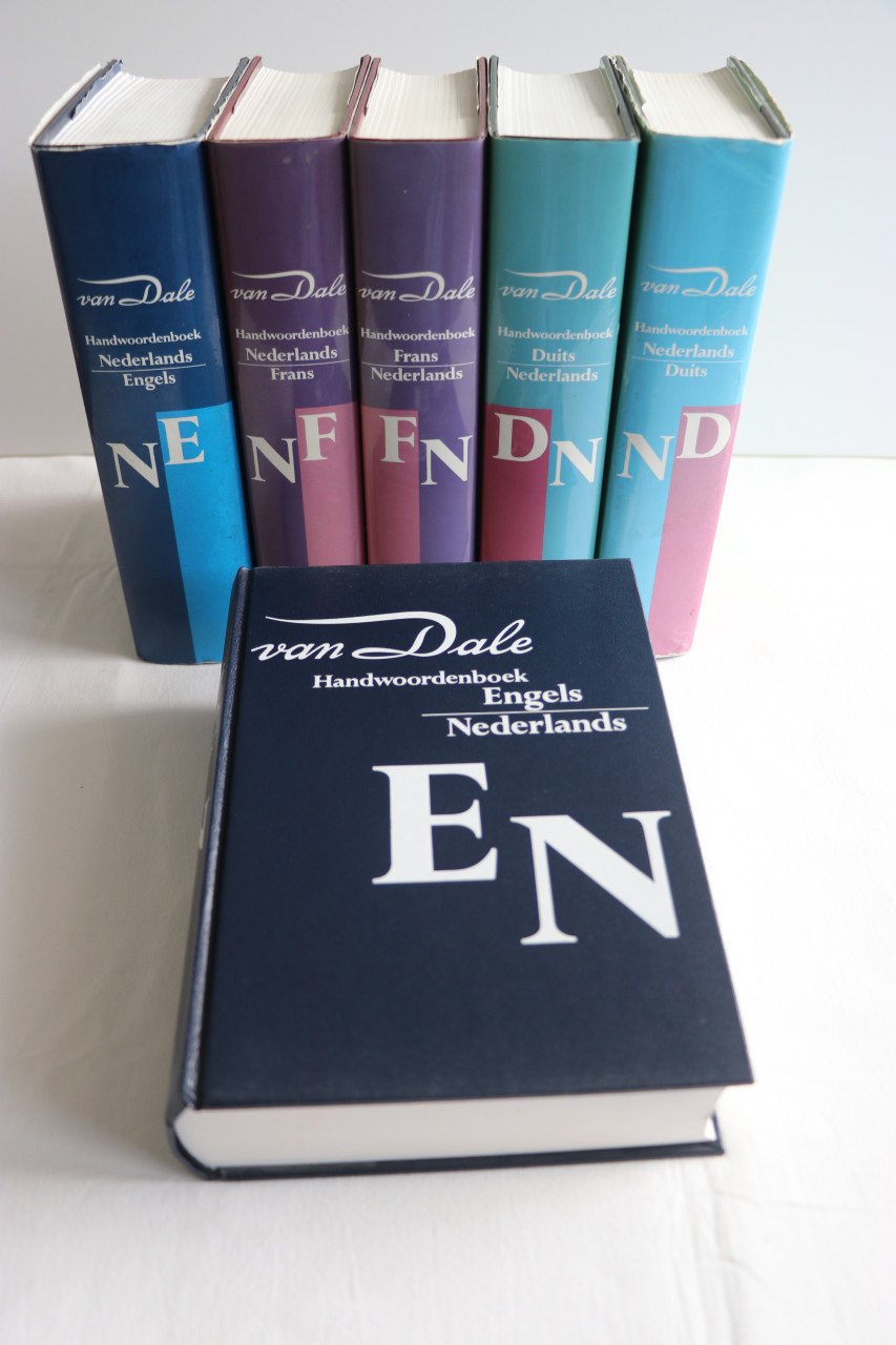 Handwoordenboek Van Dale Nederlands-Engels Tweede druk Utrecht/Antwerpen 9