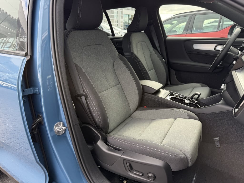 Volvo XC40 b4 197pk plus dark |adap.cruise| trekhaak | camera| elektrische