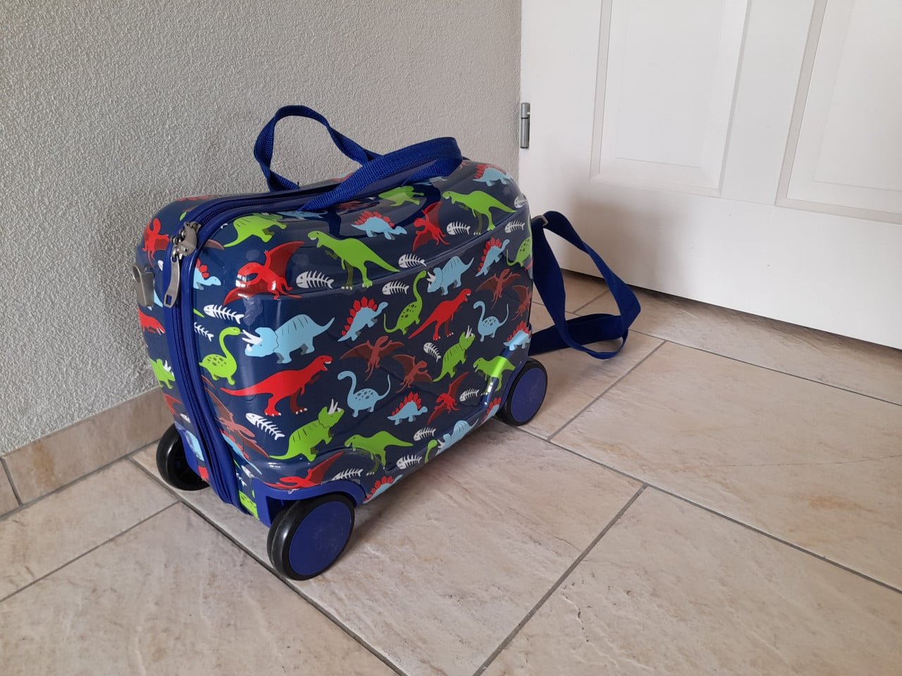 Leuke kinderkoffer DINO 20 x 40 x 30 (z.g.a.n.)