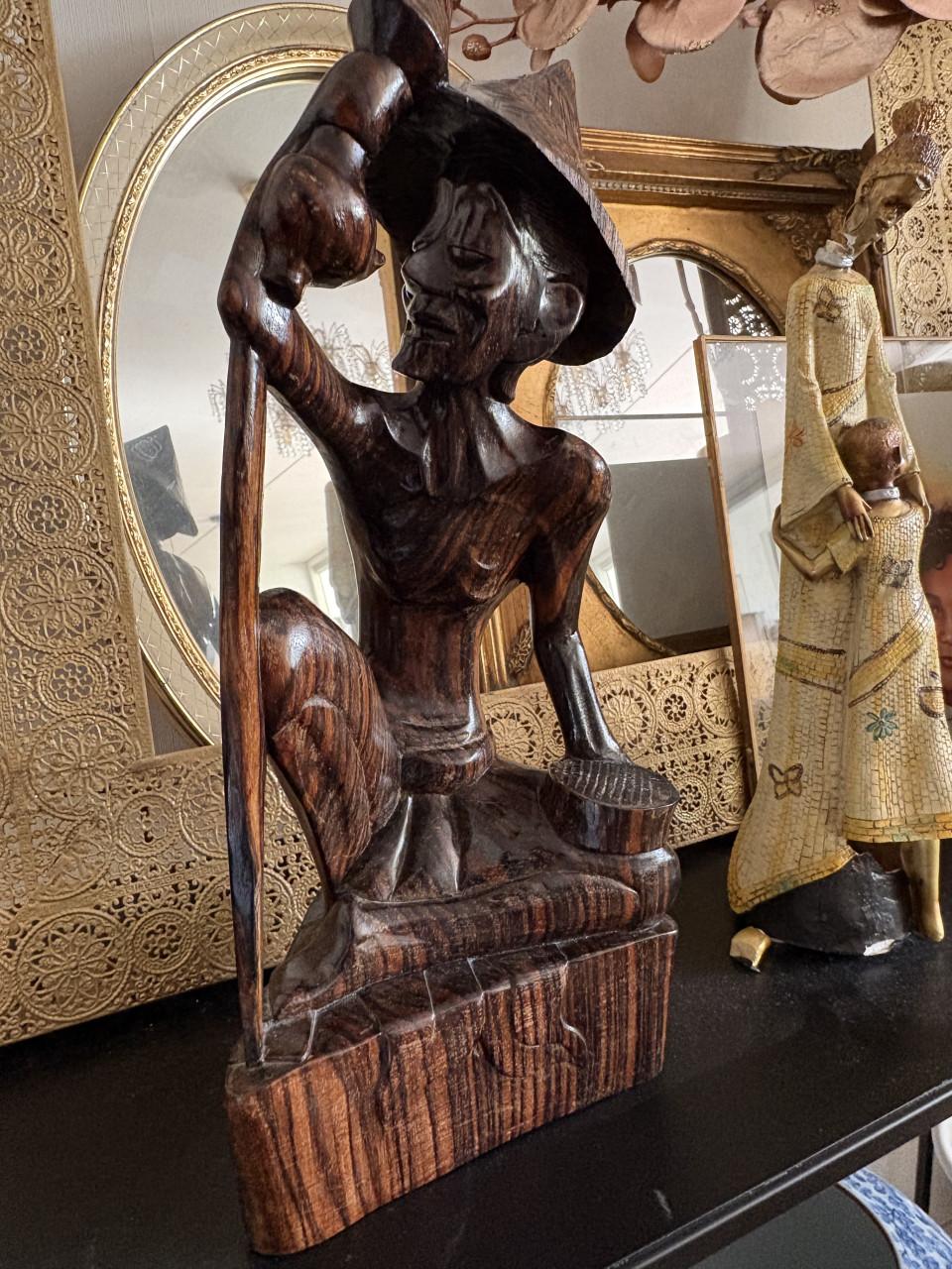 Houten beeldje uit Bali , Indonesie