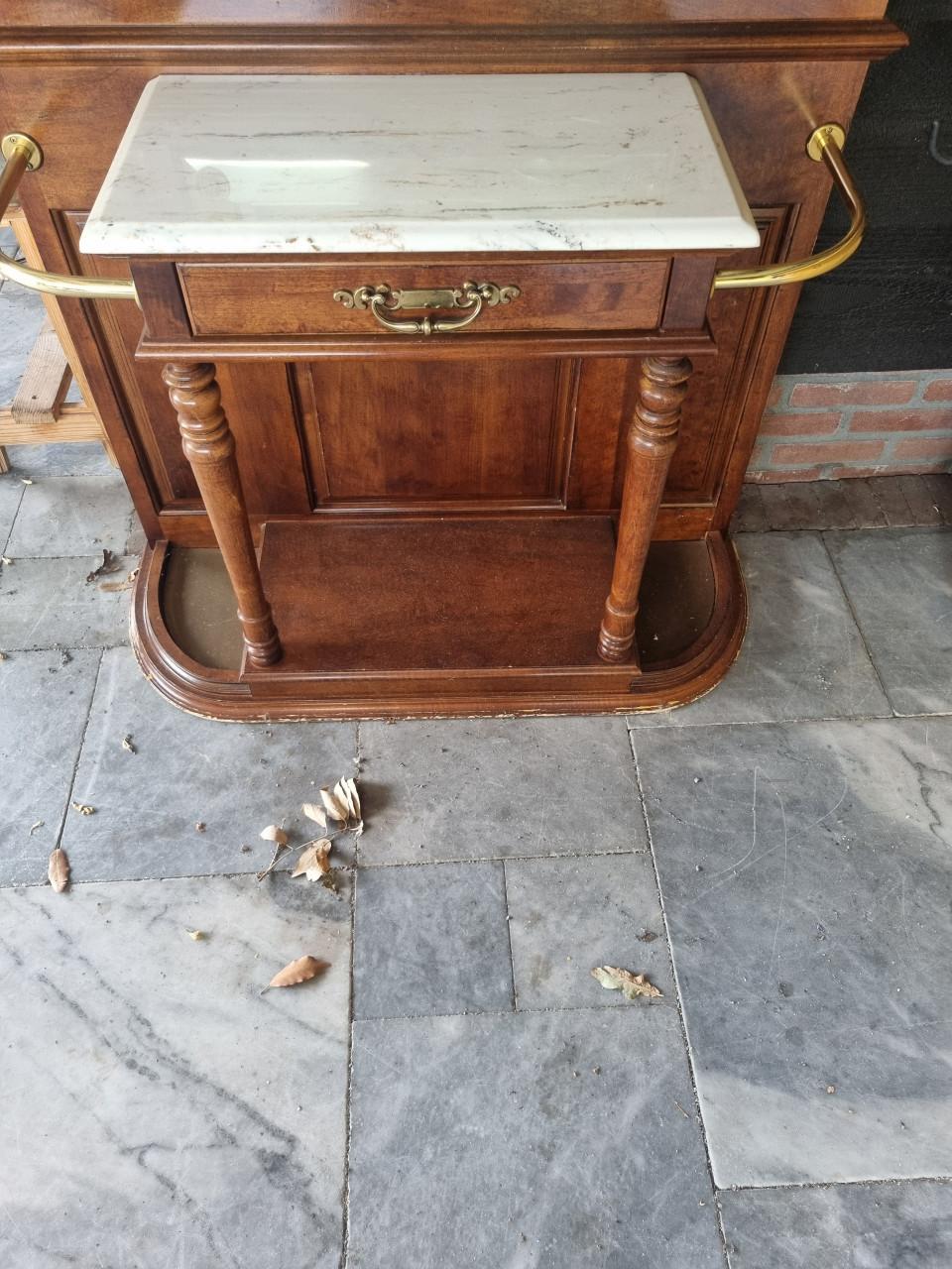 Halmeubel met kapstok