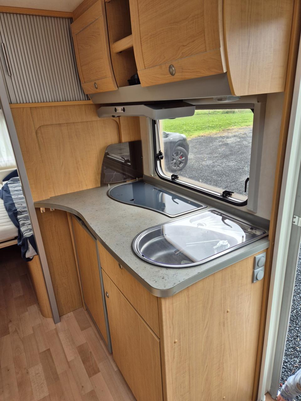 Zeer complete caravan Knaus Azur