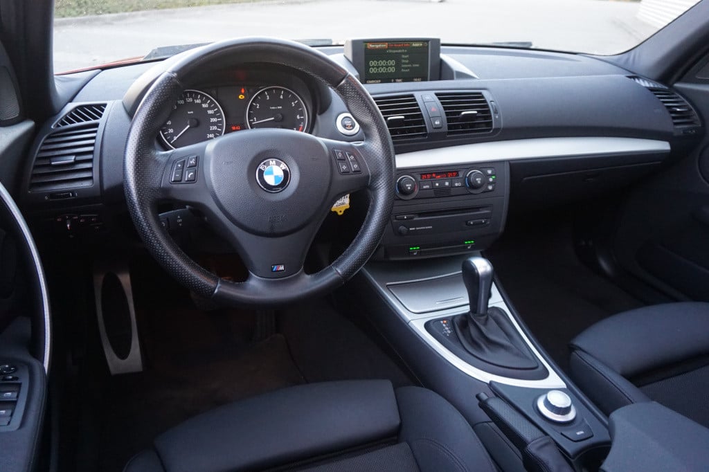 BMW 1 Serie 120i executive automaat - climate / navi / pano / cruise / park