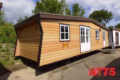 Betaalbaar chalet met gezellig interieur en kunststof buitenzijde te koop