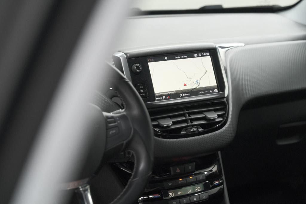Peugeot 2008 puretech 110 allure | unieke kleur! | trekhaak | camera | appl