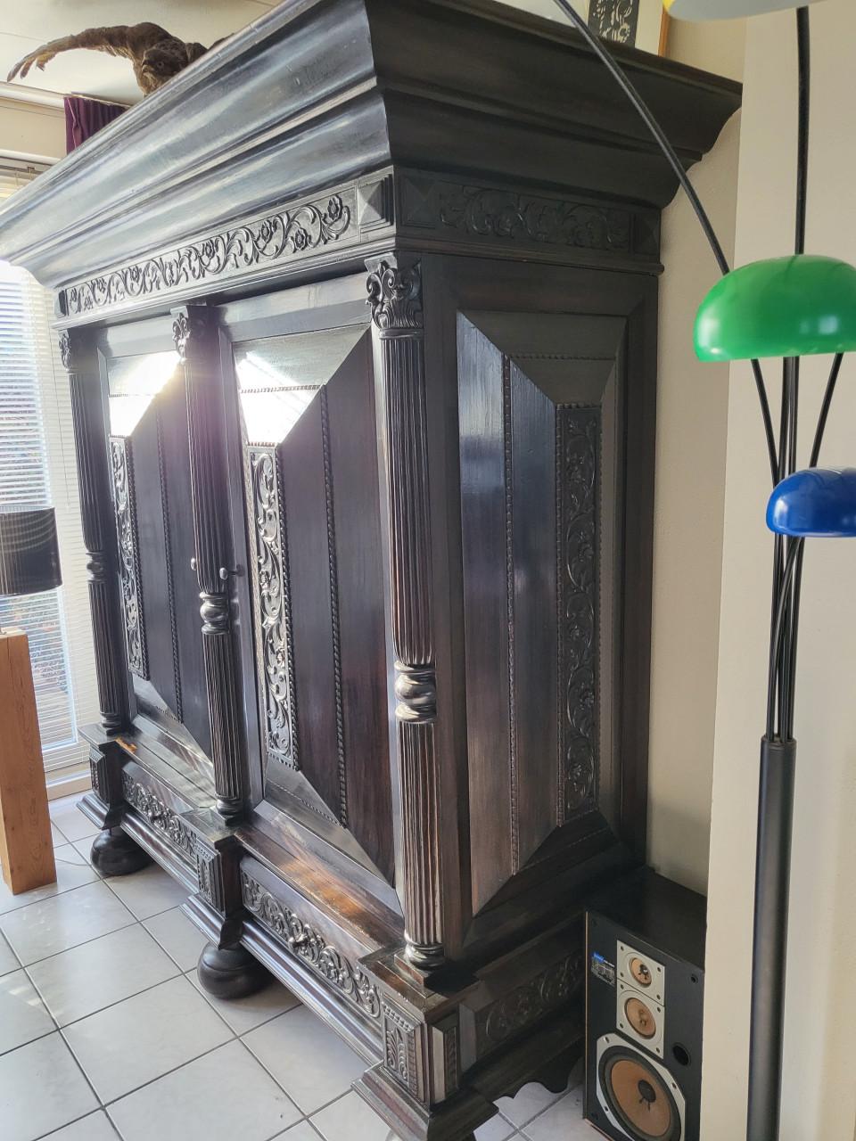 Te koop  Franse Linnenkast