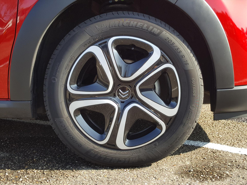 Citroen C3 1.2 puretech 83pk s&s plus navigatie | cruise & climate control 