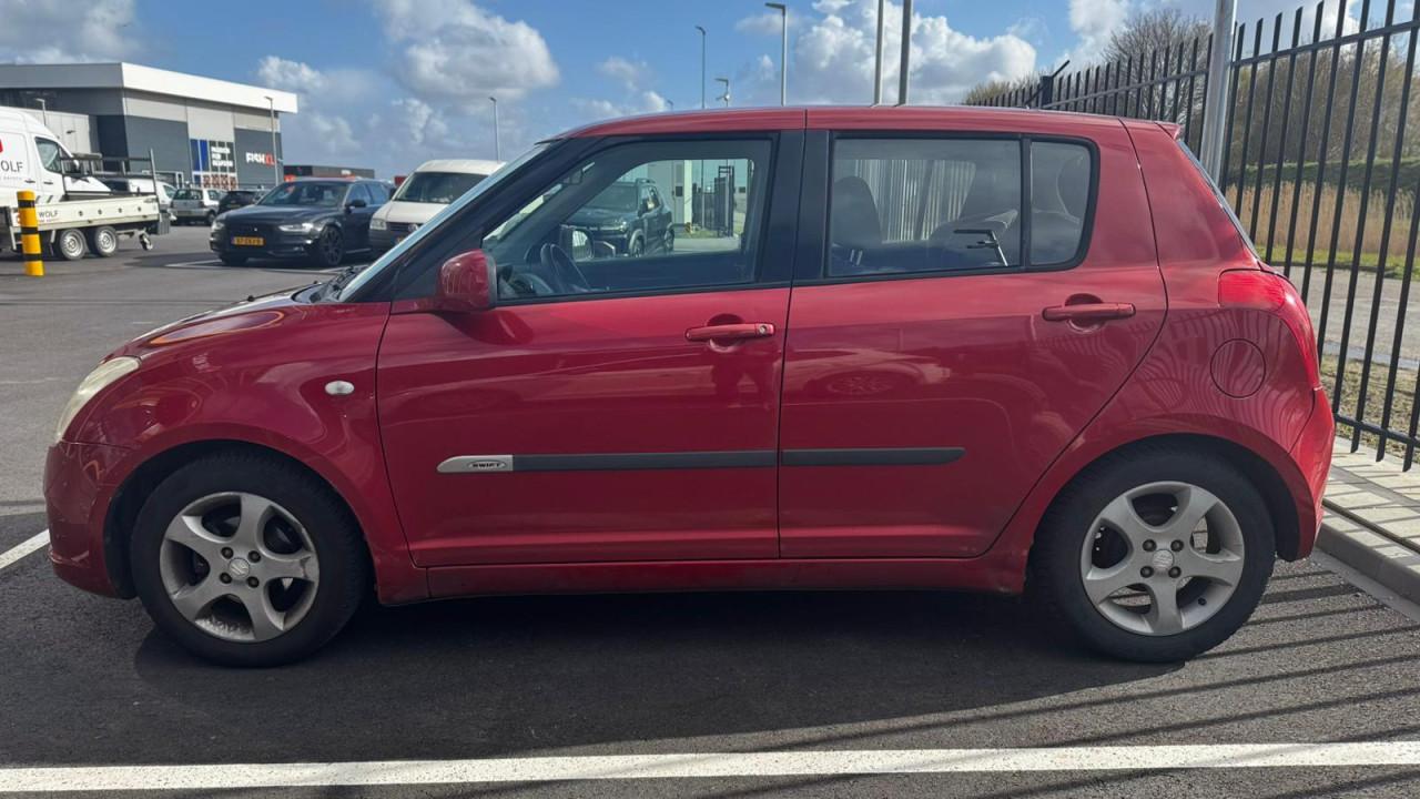 Suzuki Swift 1.3 | Rood