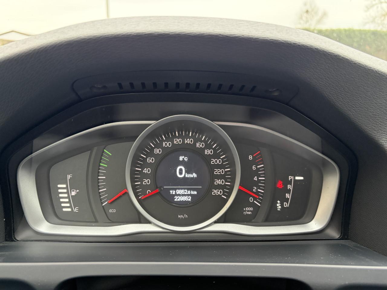 Volvo V60 1.6 T3 Momentum AUTOMAAT / PDC / CT / NAVI / AIRCO/ORG NL 2014