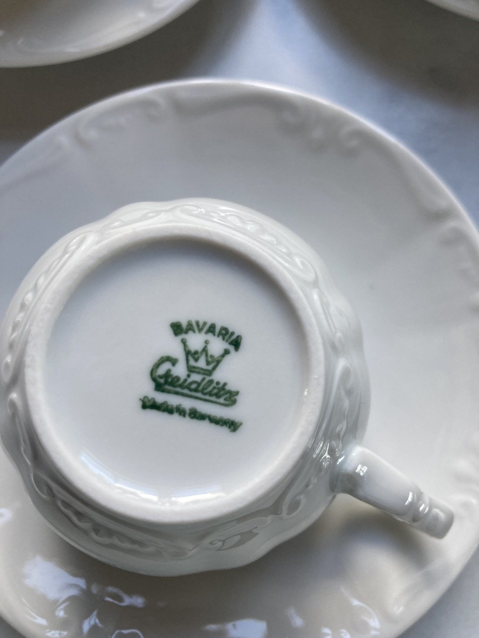 6 witte porseleinen kop en schotels