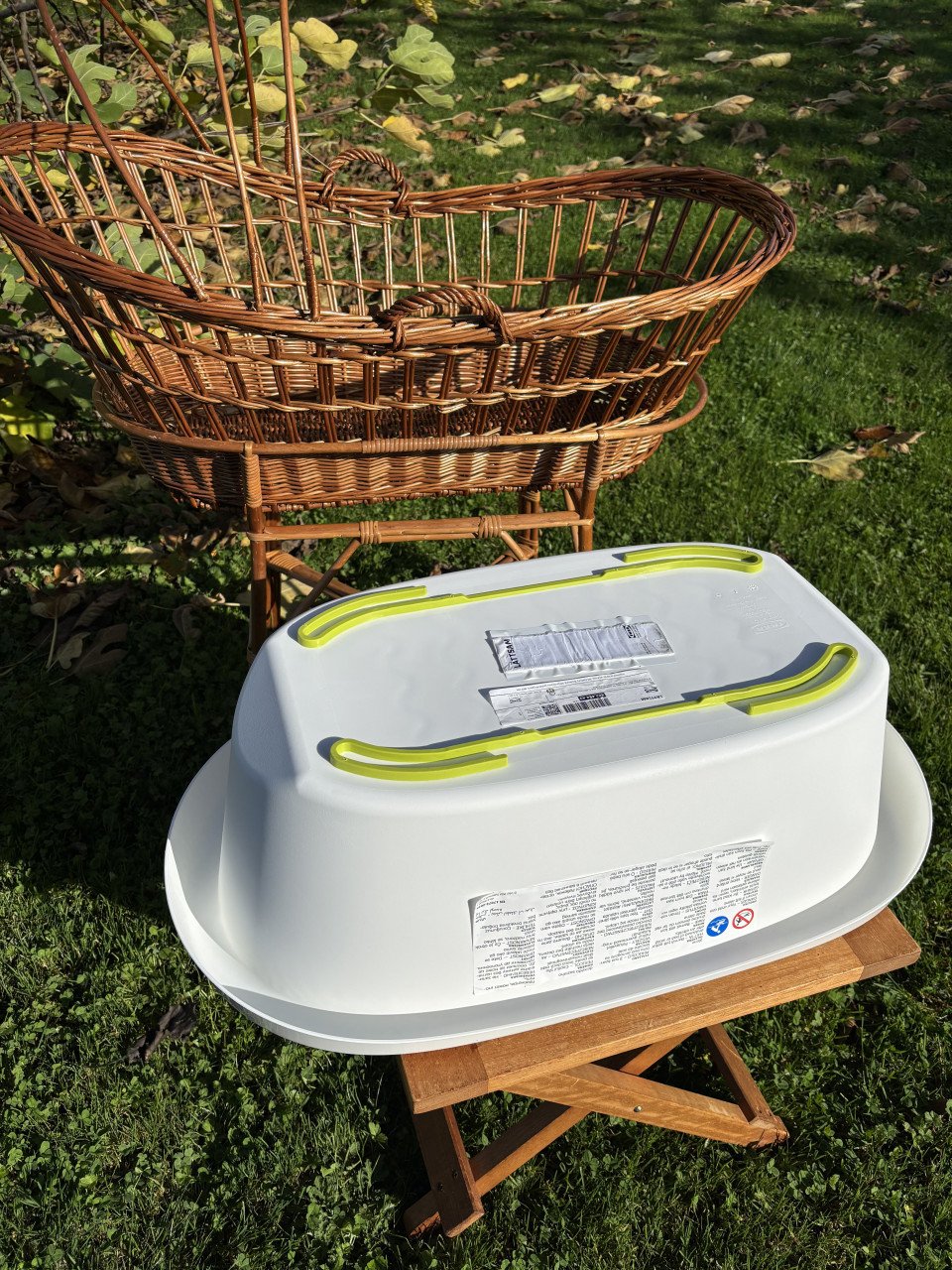 Wieg met los onderstel in rotan + gratis badje (Ikea - wit)
