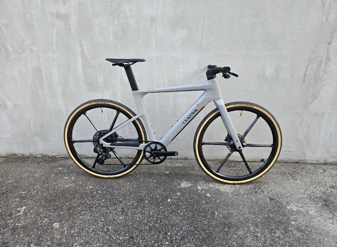 Te koop E-bike Canyon Roadlite: ON CF 9 Ltd. framemaat M