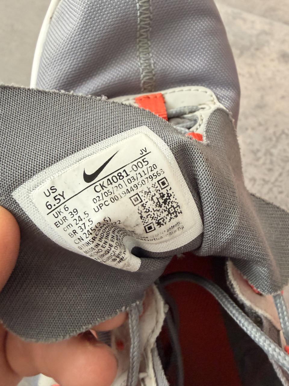 Nike element55 grijs/rood maat 39
