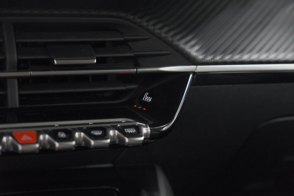 Peugeot 208 puretech 100 allure pack | camera | apple carplay | stoelverwar