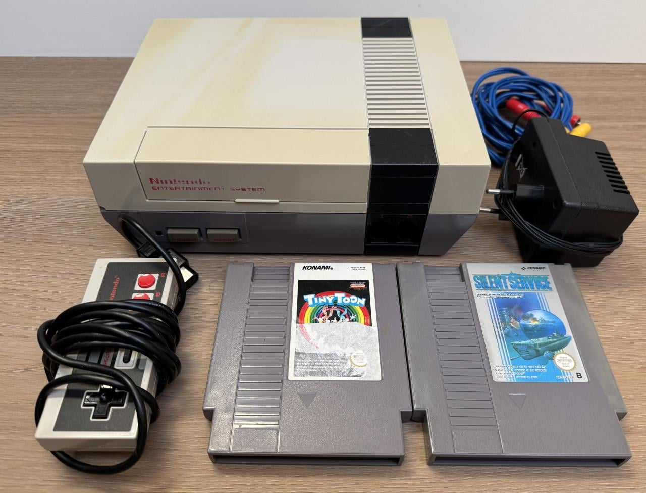 Nintendo NES | 2 Games | 1 controller | Adapter | AV-kabel