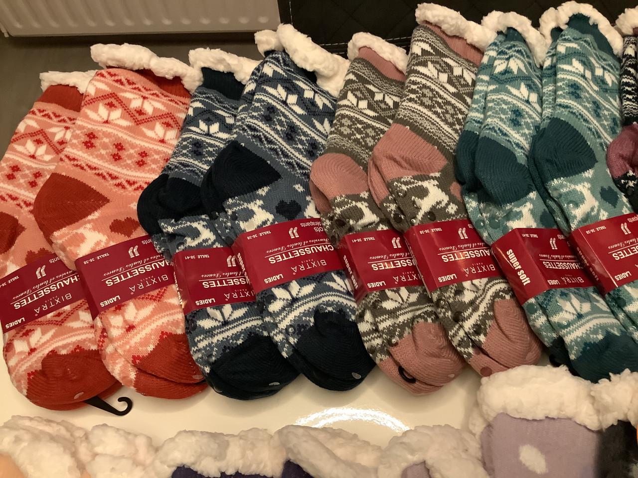 Partij leuke fluffy huissokken. (Partij 257)