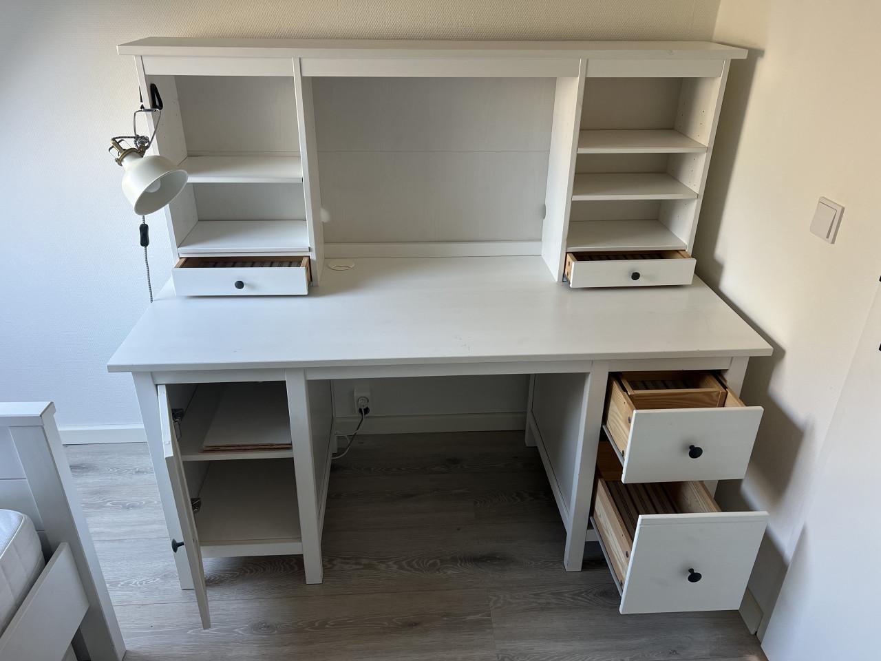 Kinderbureau wit gelakt