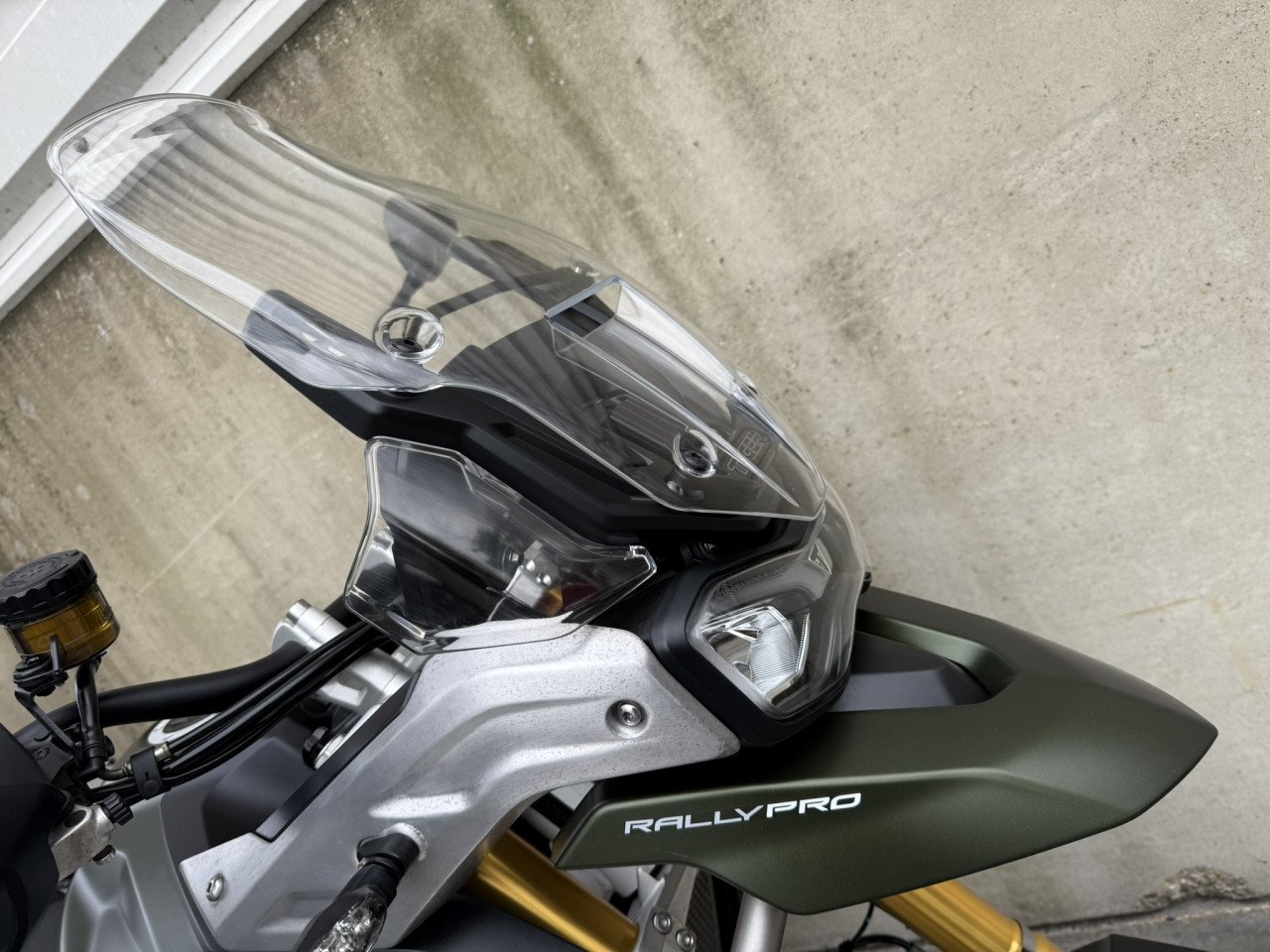 Complete en jonge Triumph Tiger 900 Rally Pro slechts 4800km