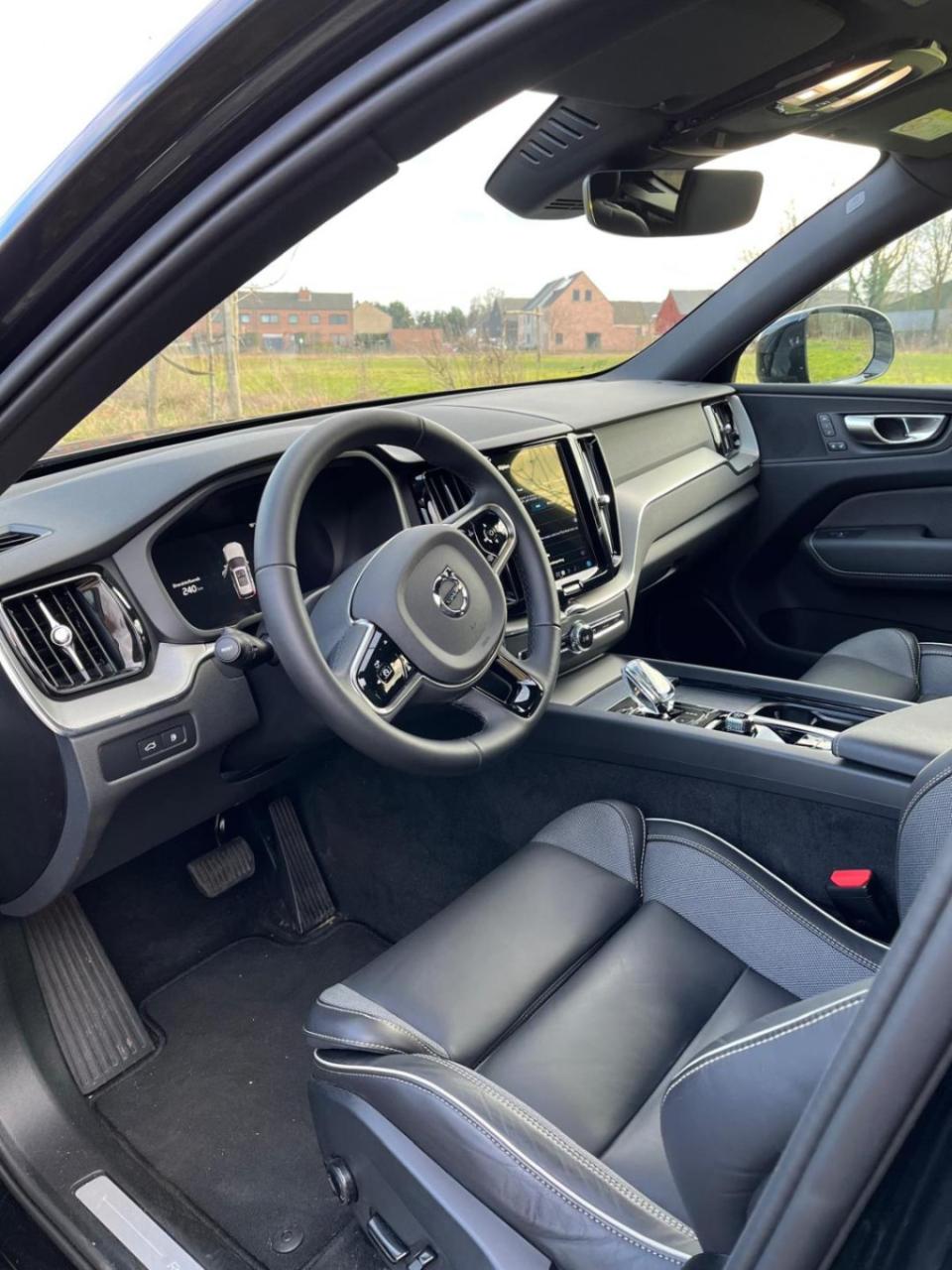 Volvo XC60 2.0 t6 plug-in hybrid awd plus black edition